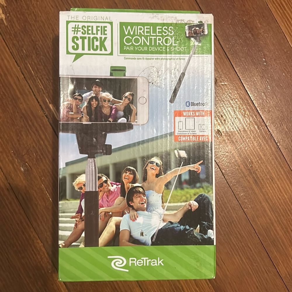 Retrak wireless control Bluetooth selfie stick